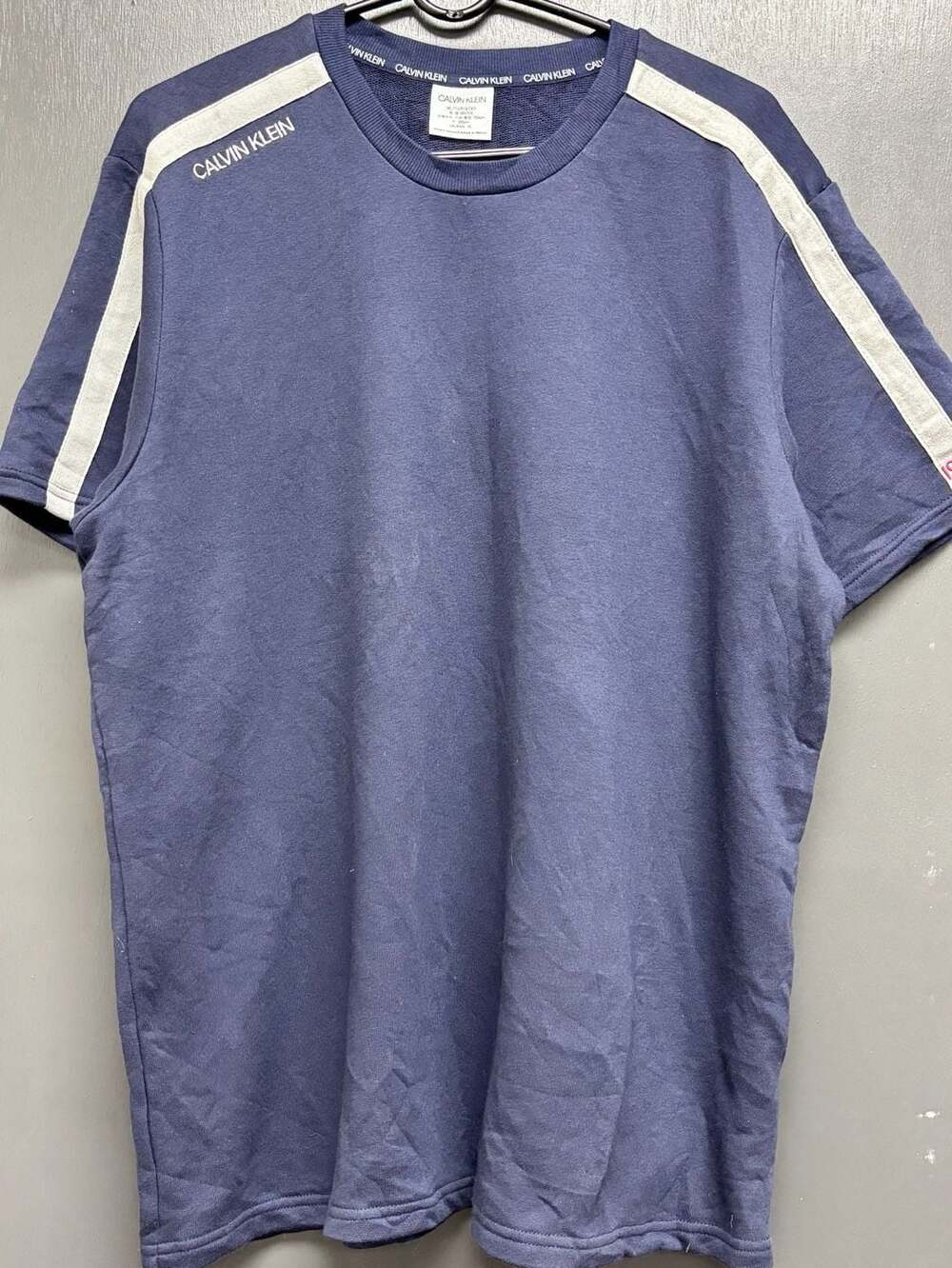 Calvin Klein T-Shirt Size XL Blue Contrast Tape Shoulder Short Sleeve